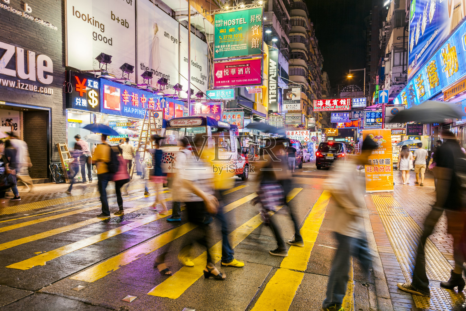 晚上的香港商业区照片摄影图片