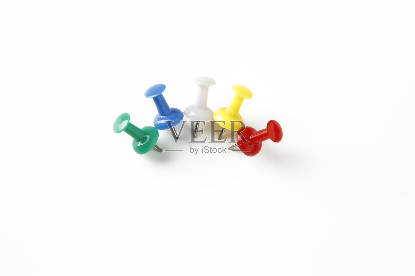 白色背景上的地图引脚组照片摄影图片