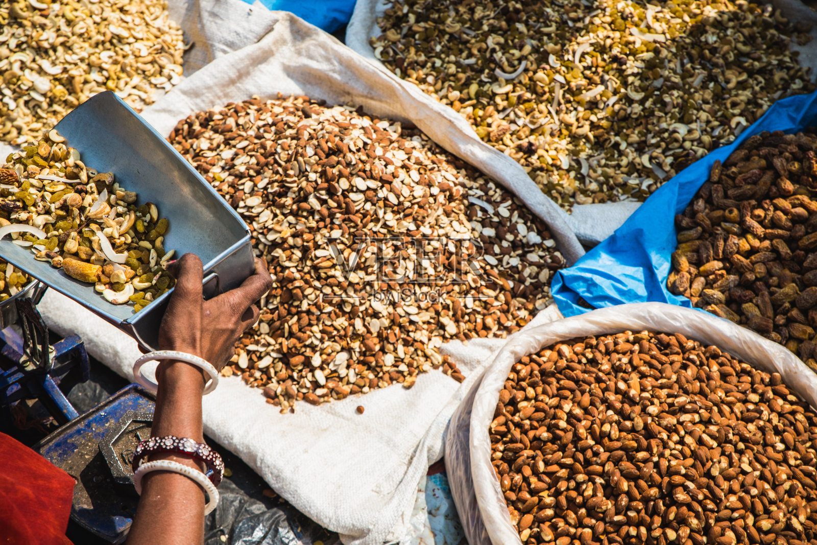 坚果和葡萄干小贩照片摄影图片