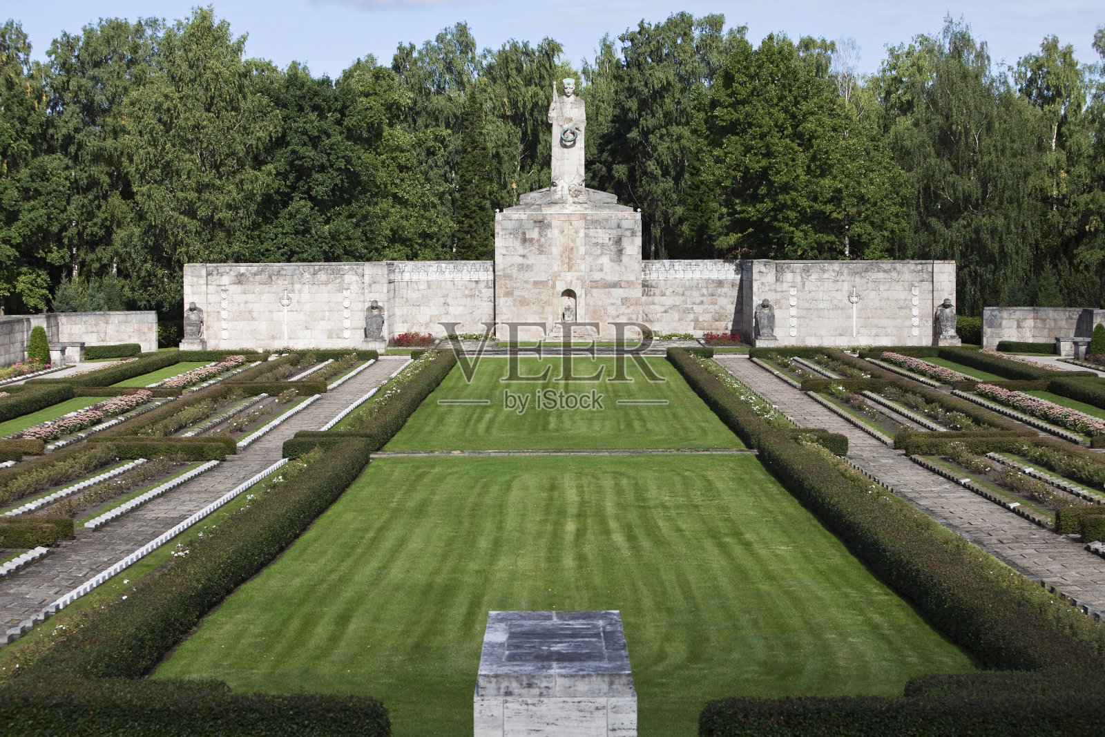 里加兄弟公墓的纪念碑照片摄影图片