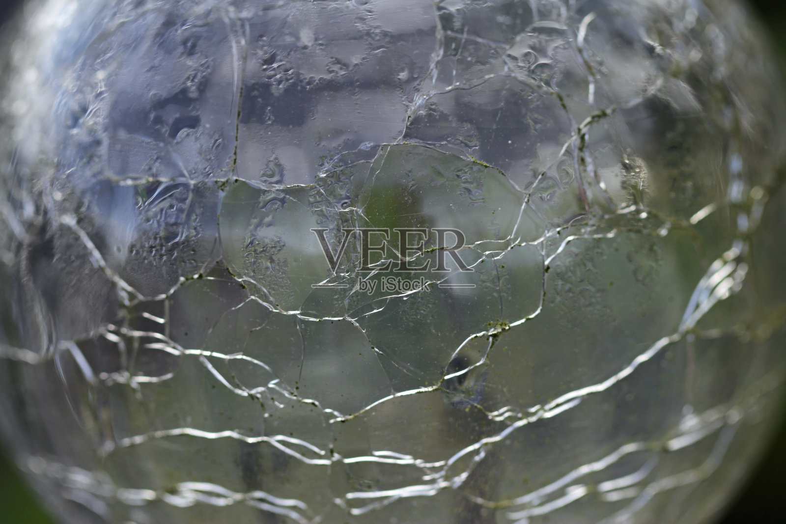 破碎的玻璃球照片摄影图片