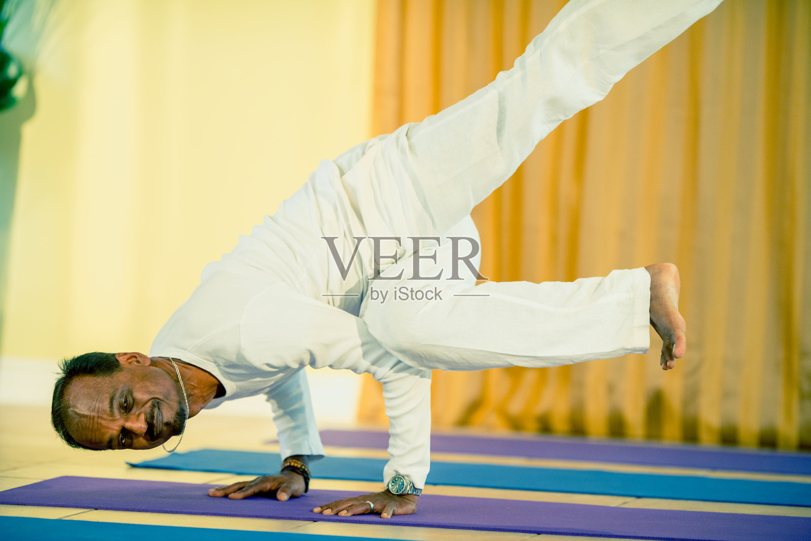 瑜伽姿势照片摄影图片