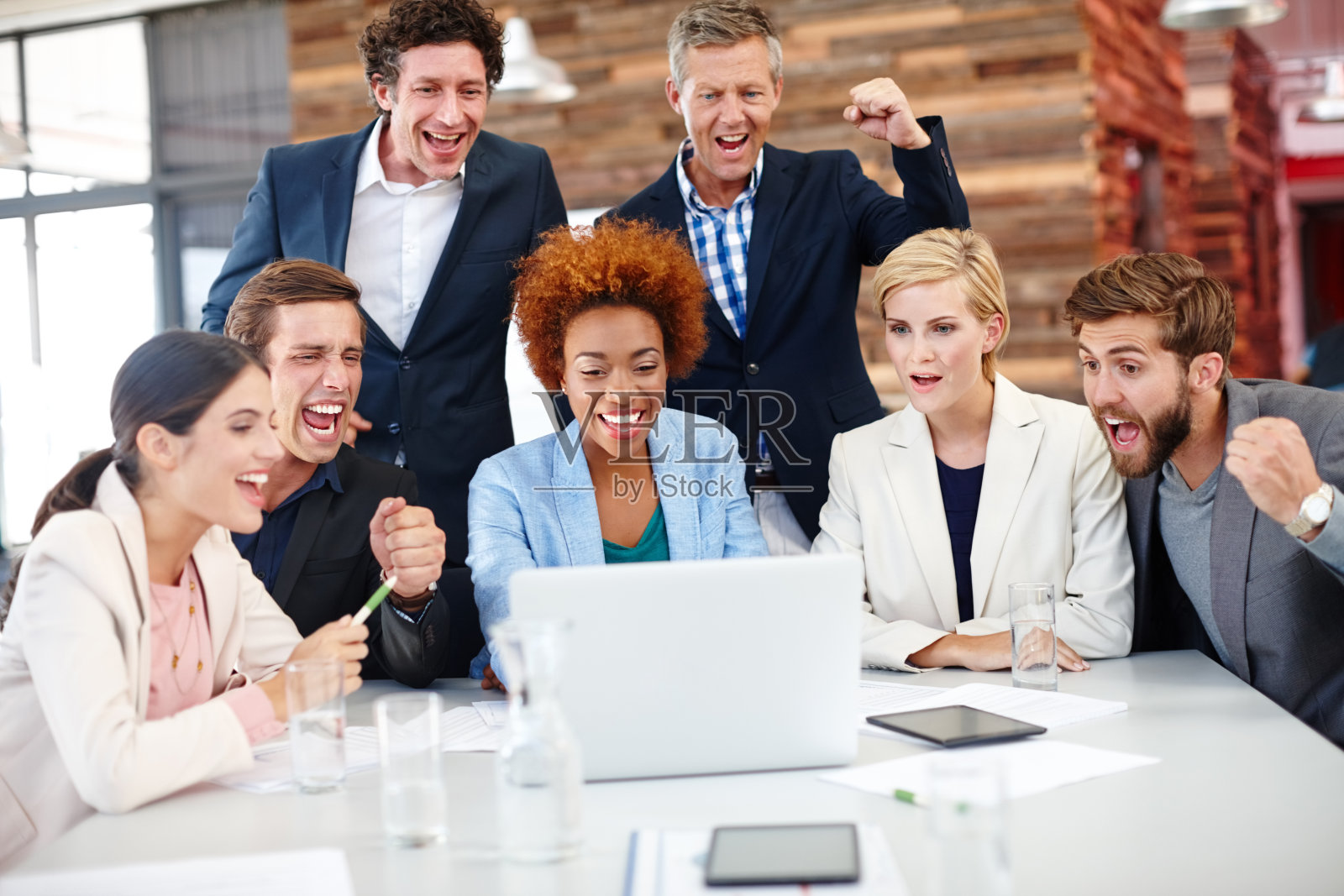 他们对这个项目很感兴趣照片摄影图片