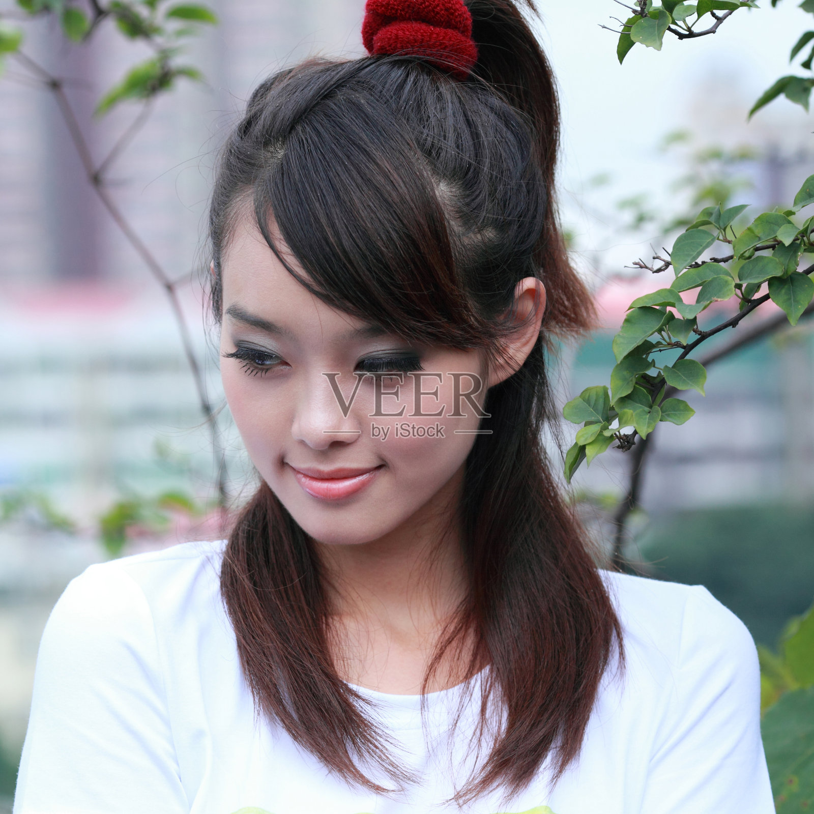 单身亚洲年轻模特肖像照片摄影图片