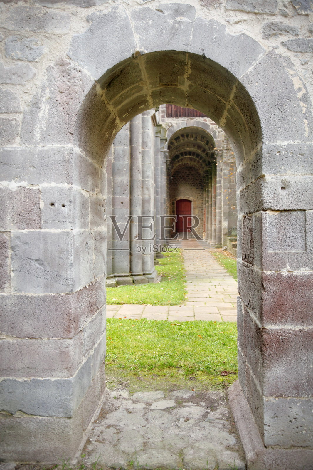 通往克劳斯特·阿恩斯堡的垂直入口照片摄影图片