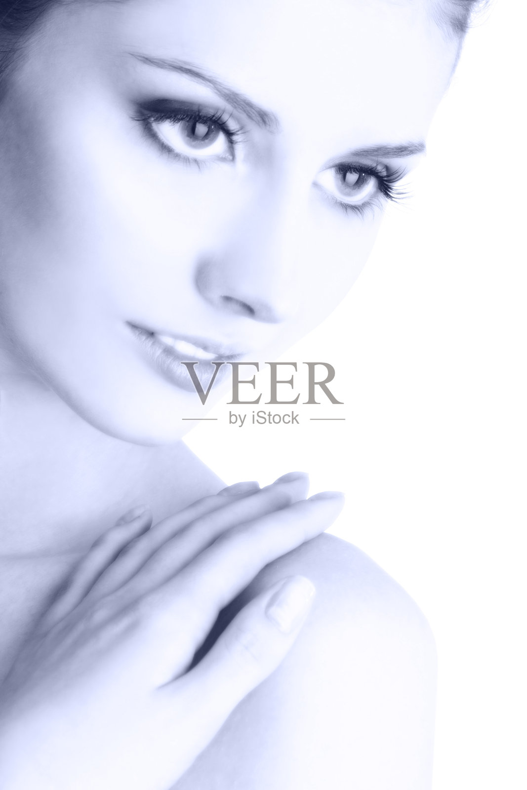 黑白美丽的年轻女子肖像。照片摄影图片