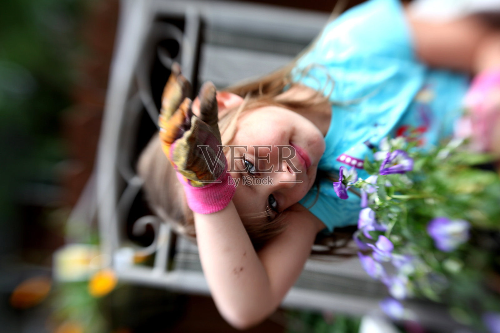 花园的女孩照片摄影图片
