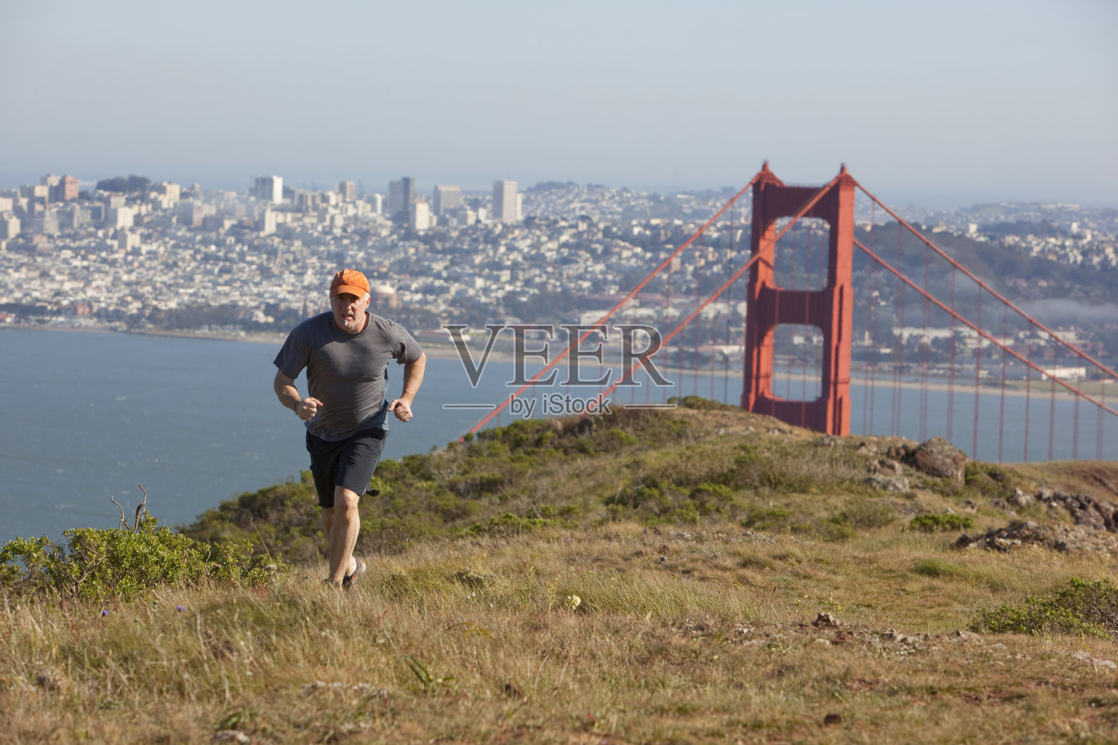 旧金山金门大桥上的男子步道照片摄影图片