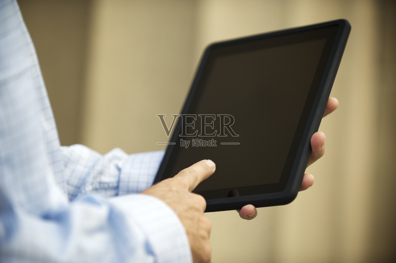 商人触摸触屏平板电脑特写照片摄影图片