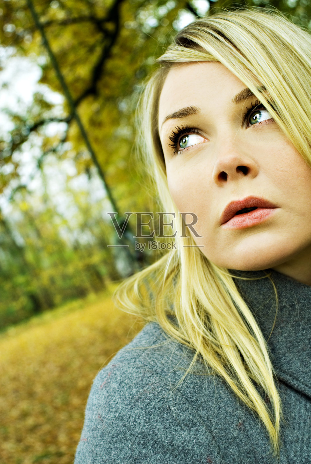 悲伤的女人外照片摄影图片