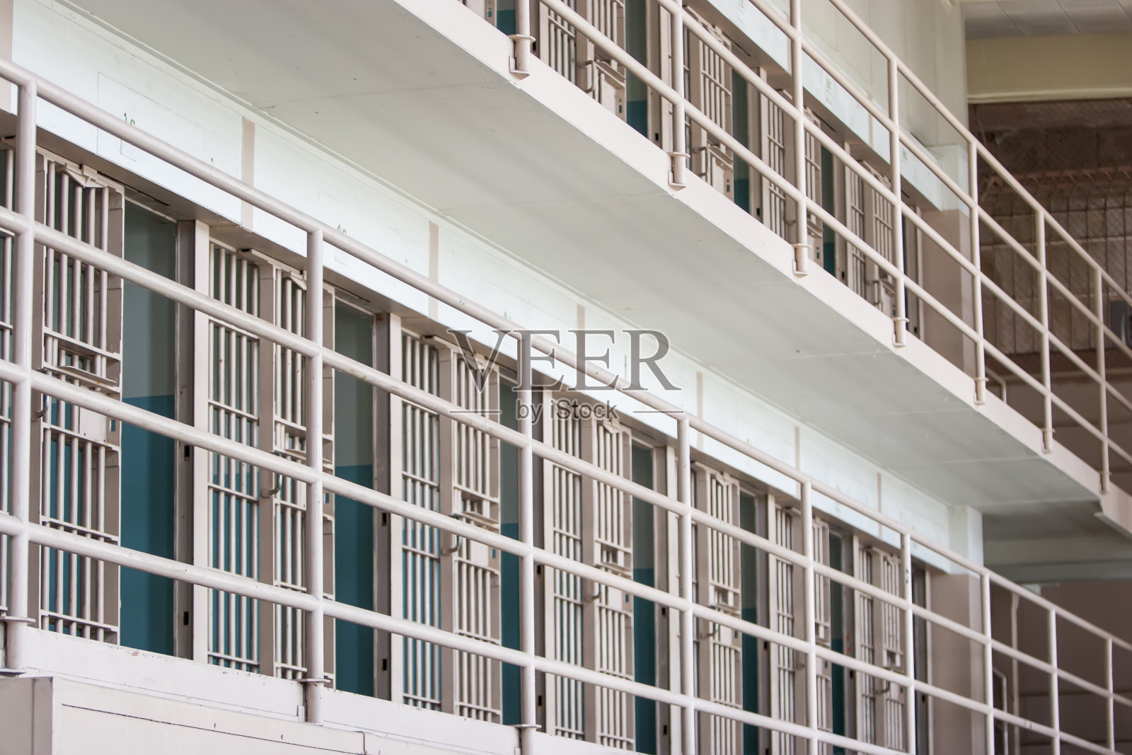 一排排的牢房照片摄影图片