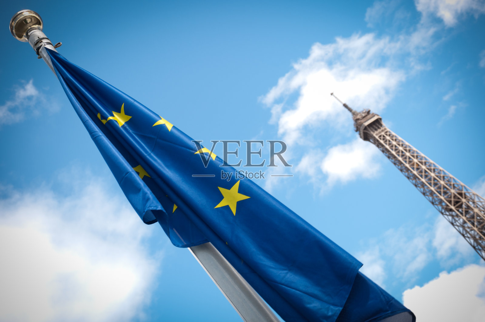 欧盟旗帜和埃菲尔铁塔照片摄影图片