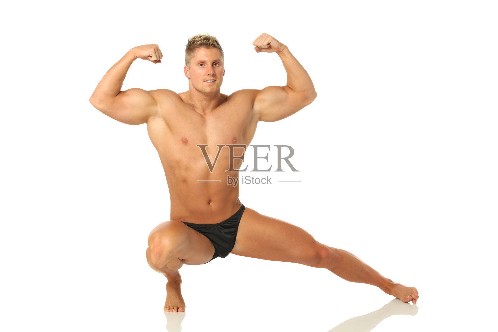 孤立的健美运动员屈身蹲下照片摄影图片