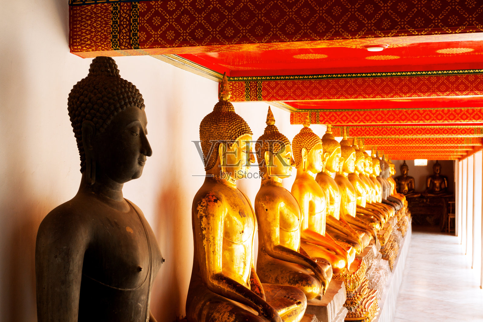 一排金佛照片摄影图片