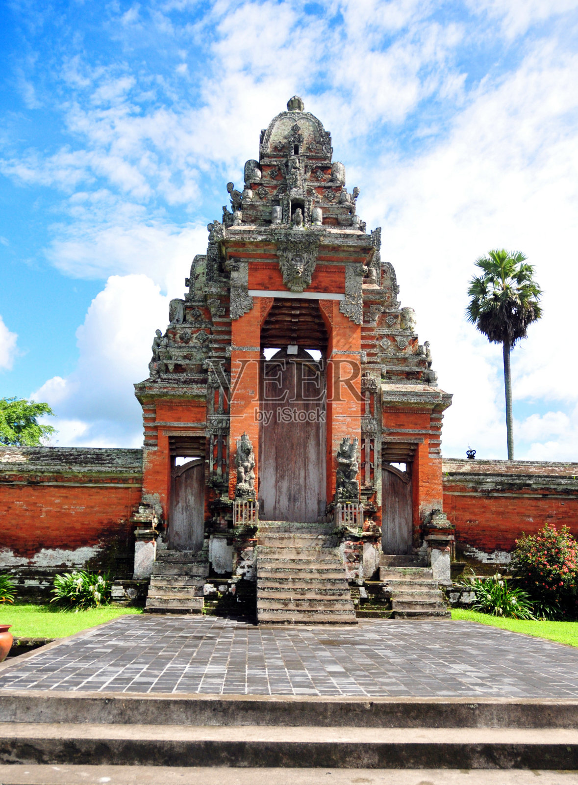印度尼西亚巴厘岛:秋千寺花园照片摄影图片