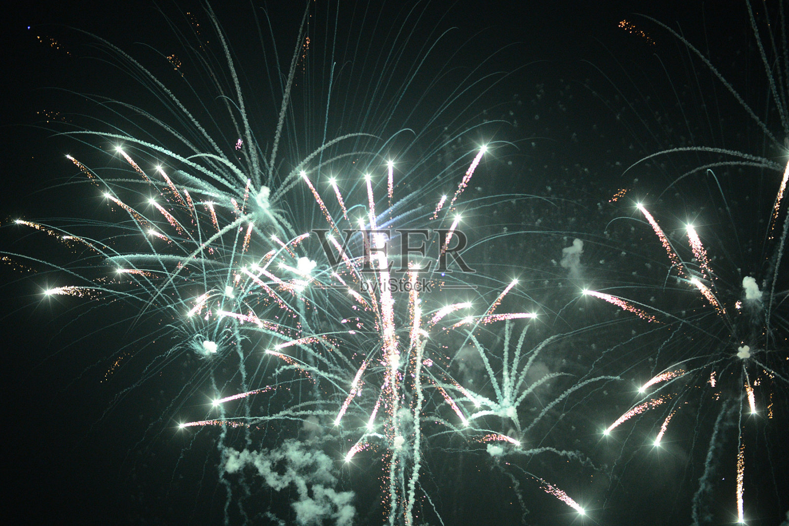 烟花在天空照片摄影图片
