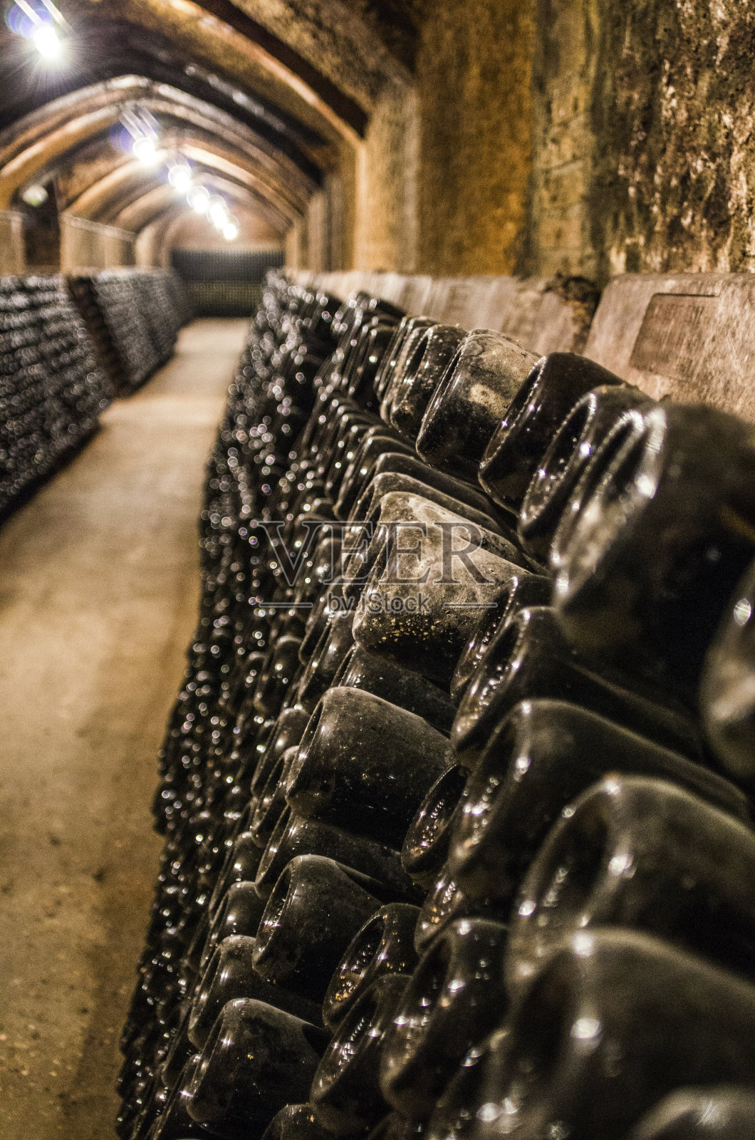 酒窖里装着卡瓦酒,香槟酒照片摄影图片