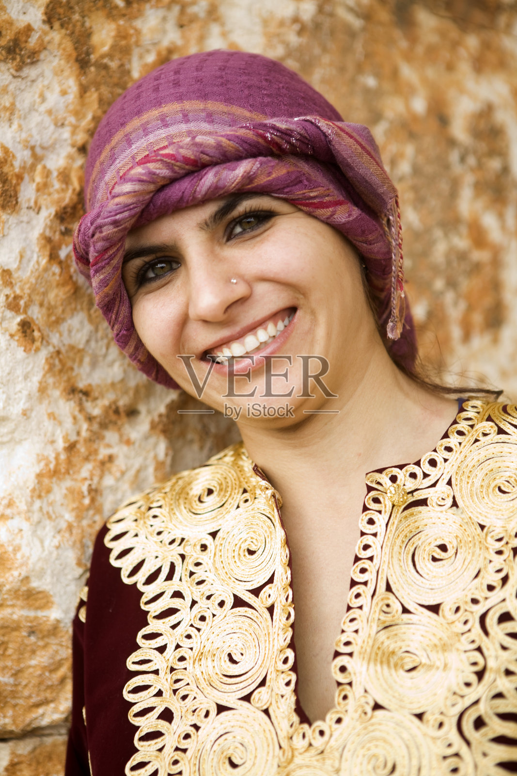 穿着传统服装的女人照片摄影图片