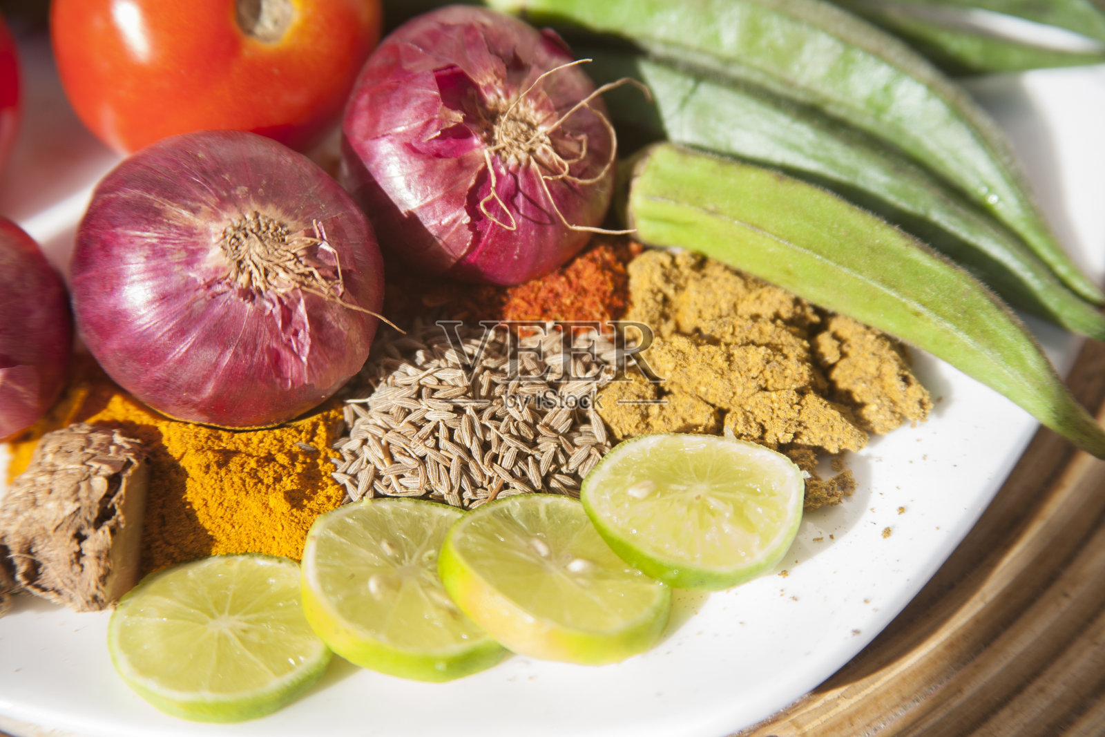 新鲜的有机蔬菜从农场,花园。香料。照片摄影图片