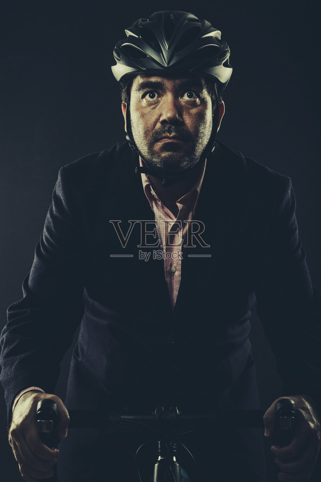 骑自行车的人照片摄影图片