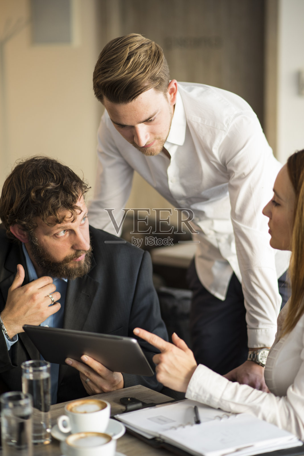 业务讨论照片摄影图片