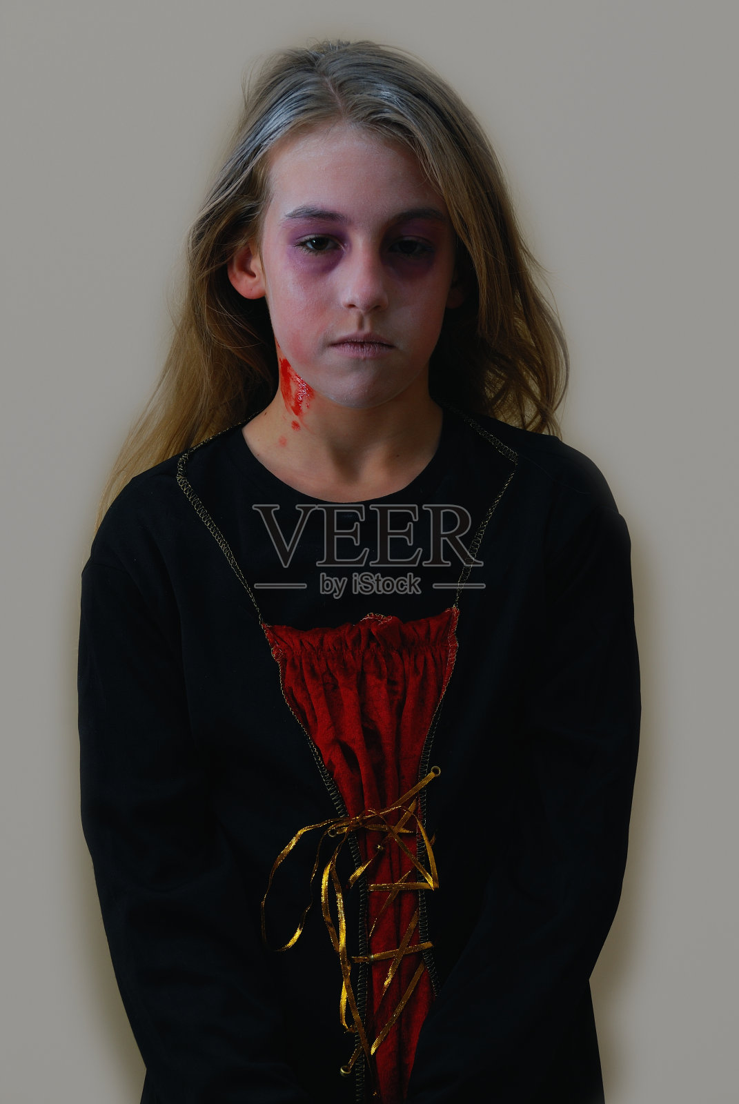 孩子的吸血鬼照片摄影图片