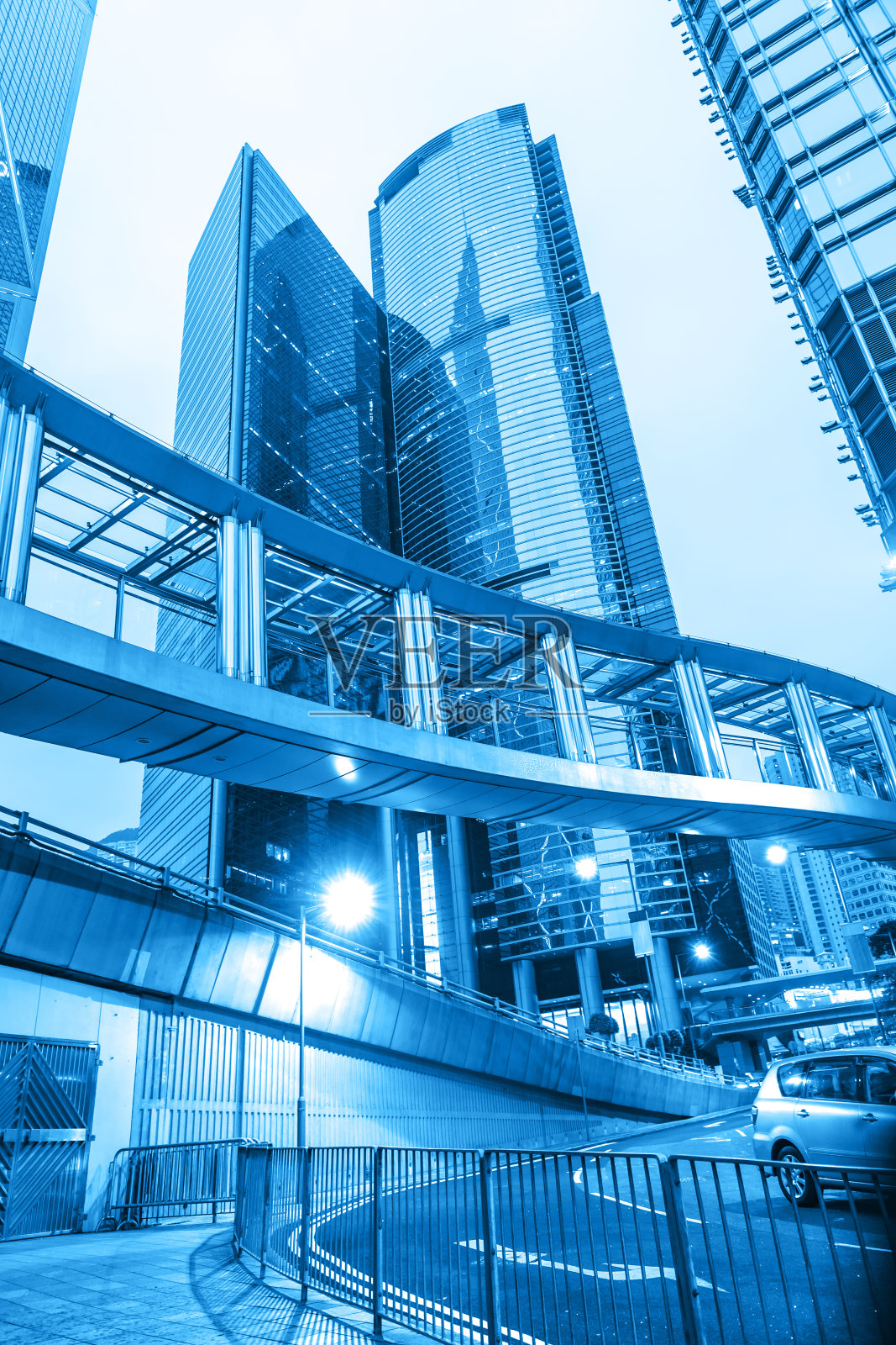 高层金属建筑的地面视图,香港,中国照片摄影图片