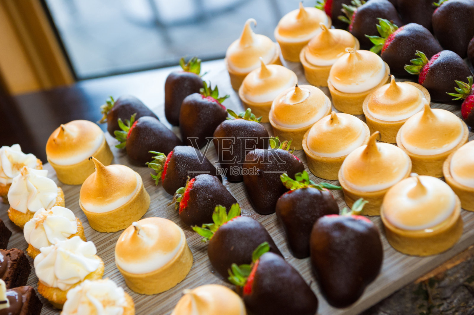 各式各样的甜点照片摄影图片