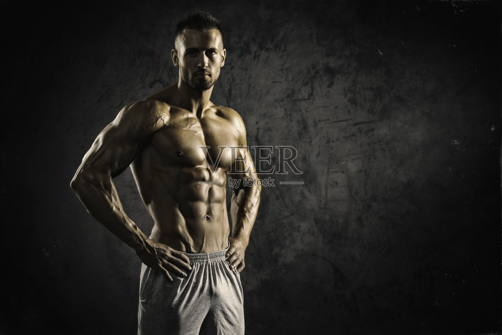 强大的肌肉发达的男性照片摄影图片