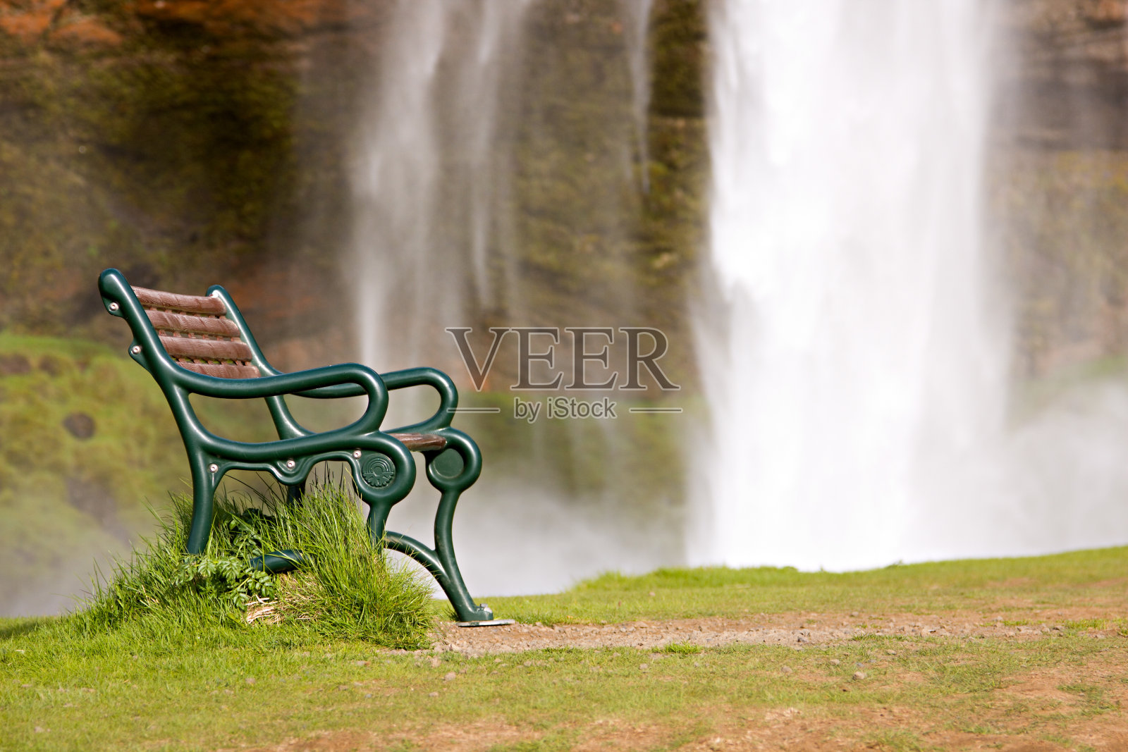 板凳和瀑布照片摄影图片