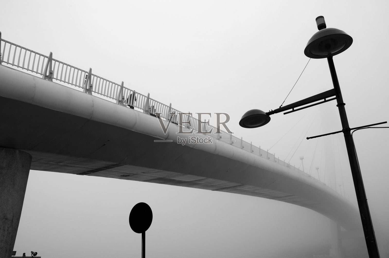 雾桥照片摄影图片