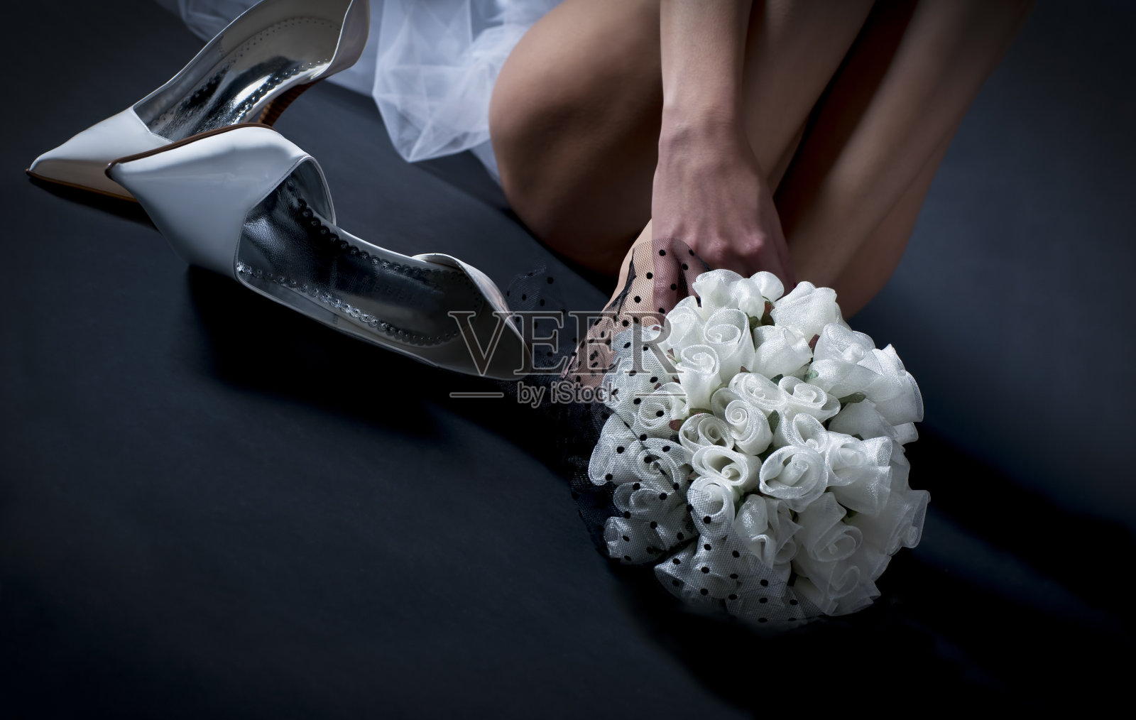 独自坐着照片摄影图片