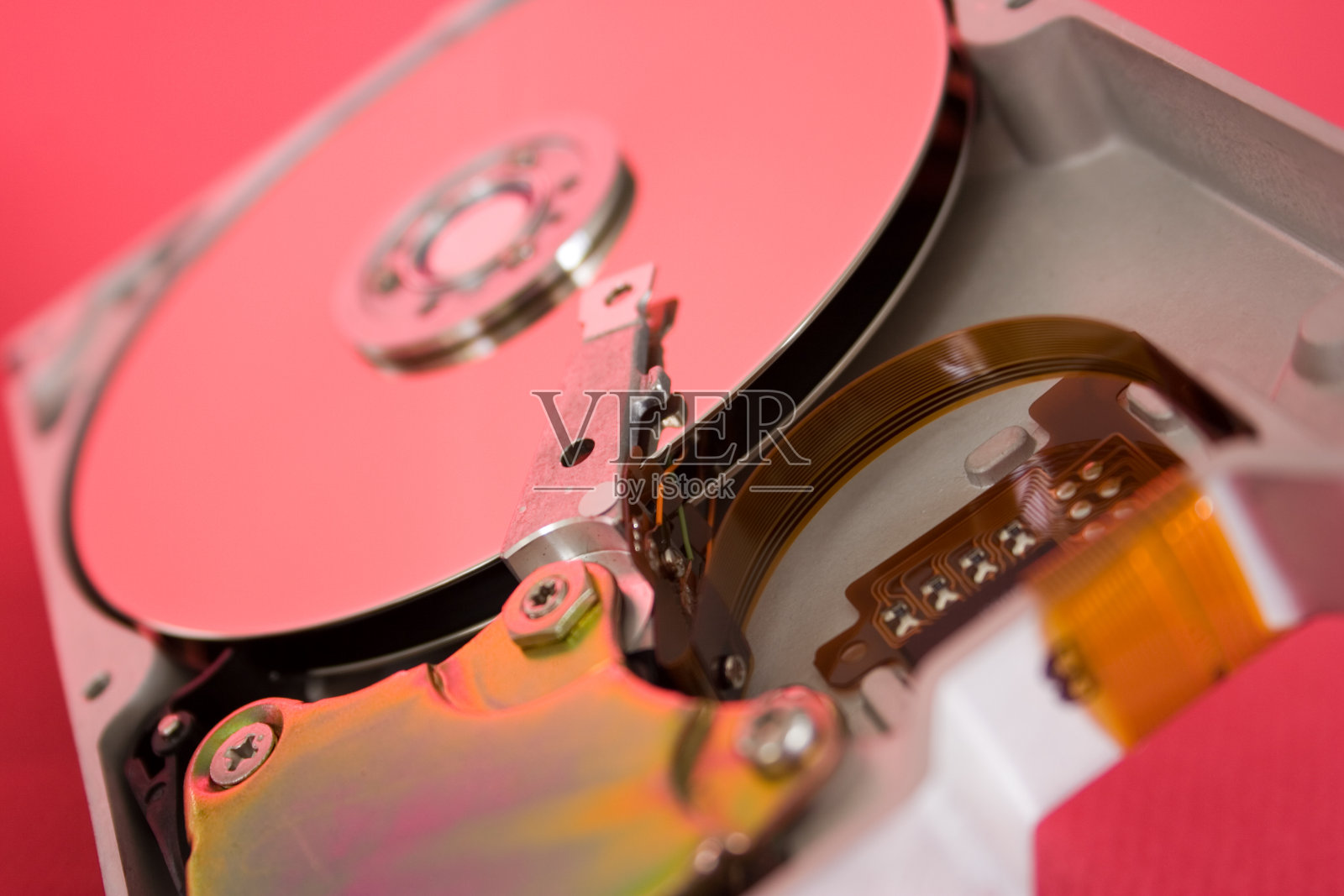 硬盘内部机械和电子照片摄影图片