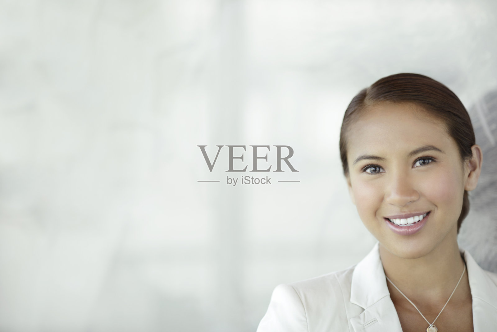 美丽的年轻民族女性照片摄影图片