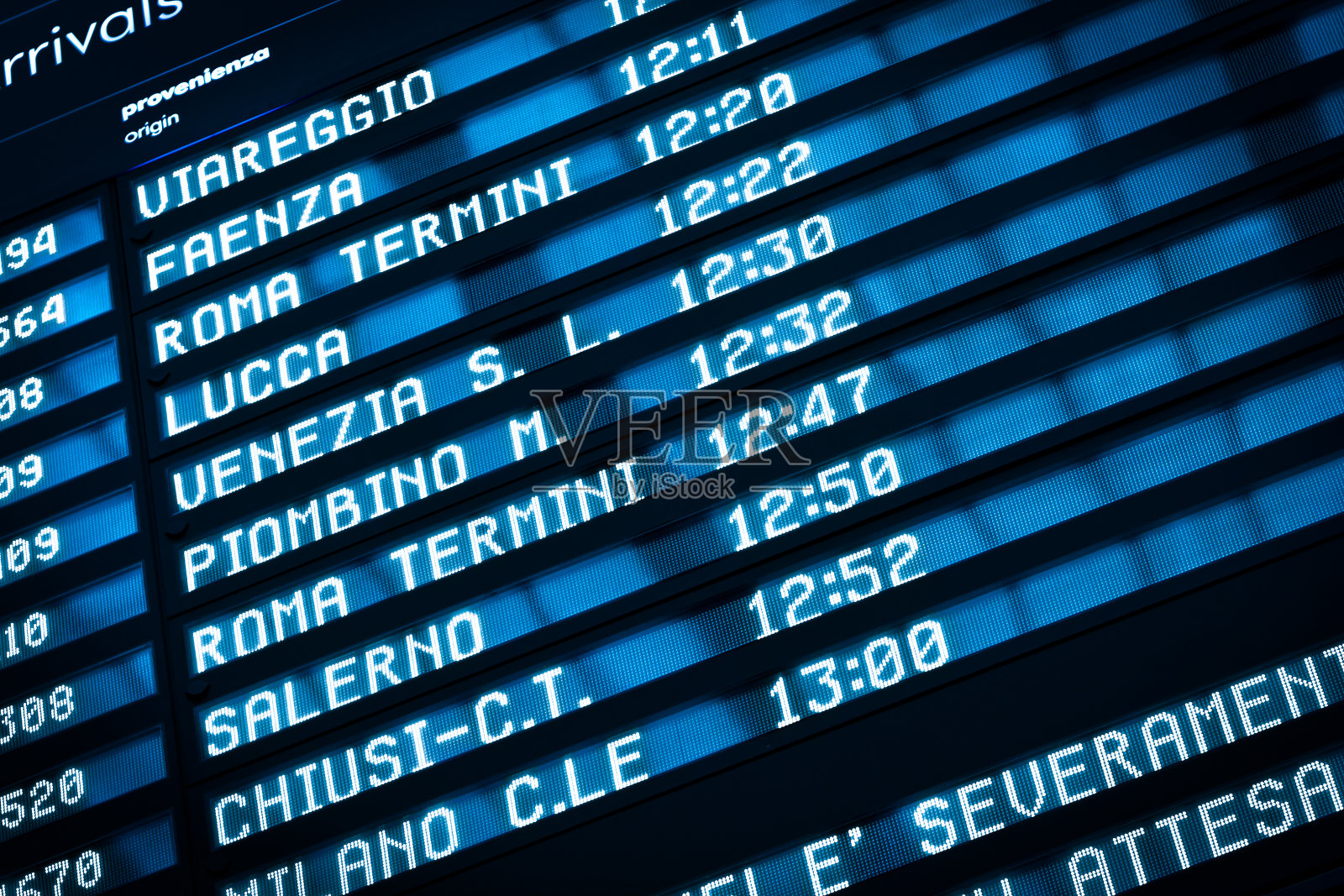 意大利火车站的到站和出发站照片摄影图片