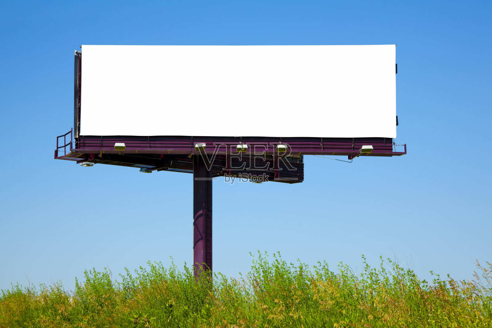 蓝天中空白的白色广告牌照片摄影图片