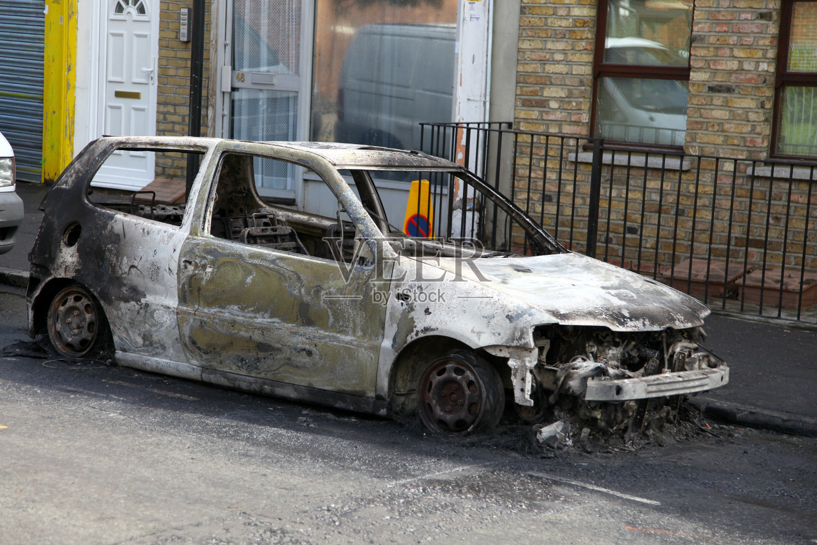 烧毁的汽车照片摄影图片
