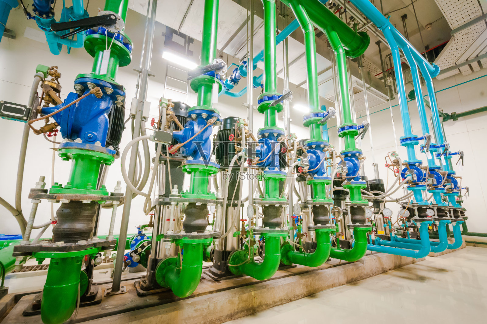 水泵站及工业室内管道照片摄影图片