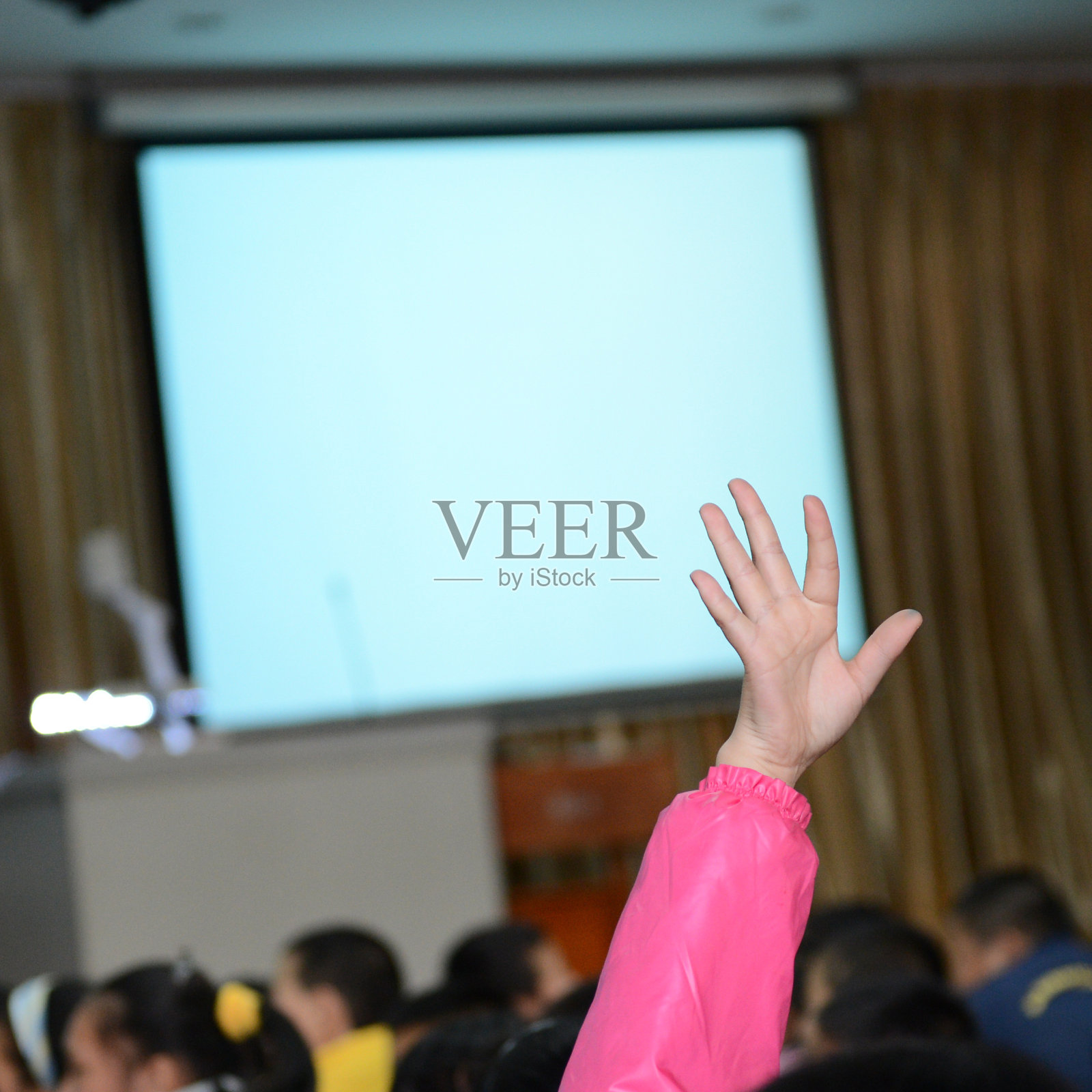 举起手来照片摄影图片