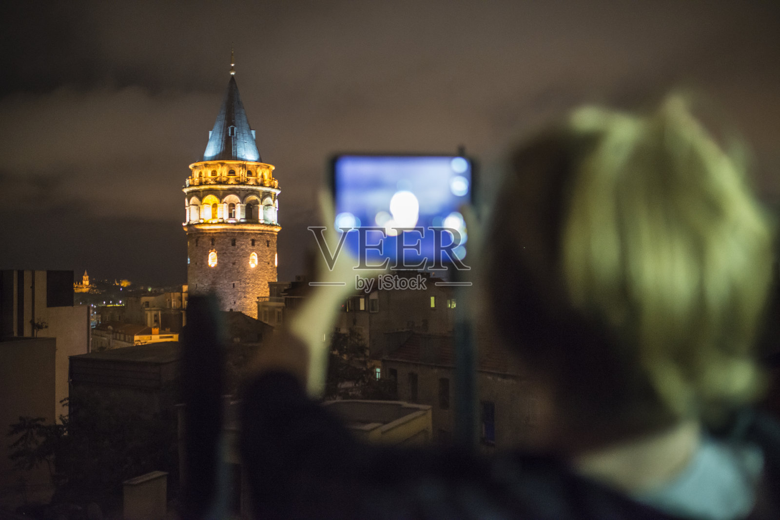 游客用数码平板电脑拍照照片摄影图片