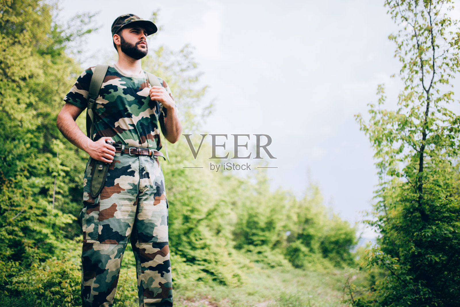 士兵做好了战斗的准备照片摄影图片