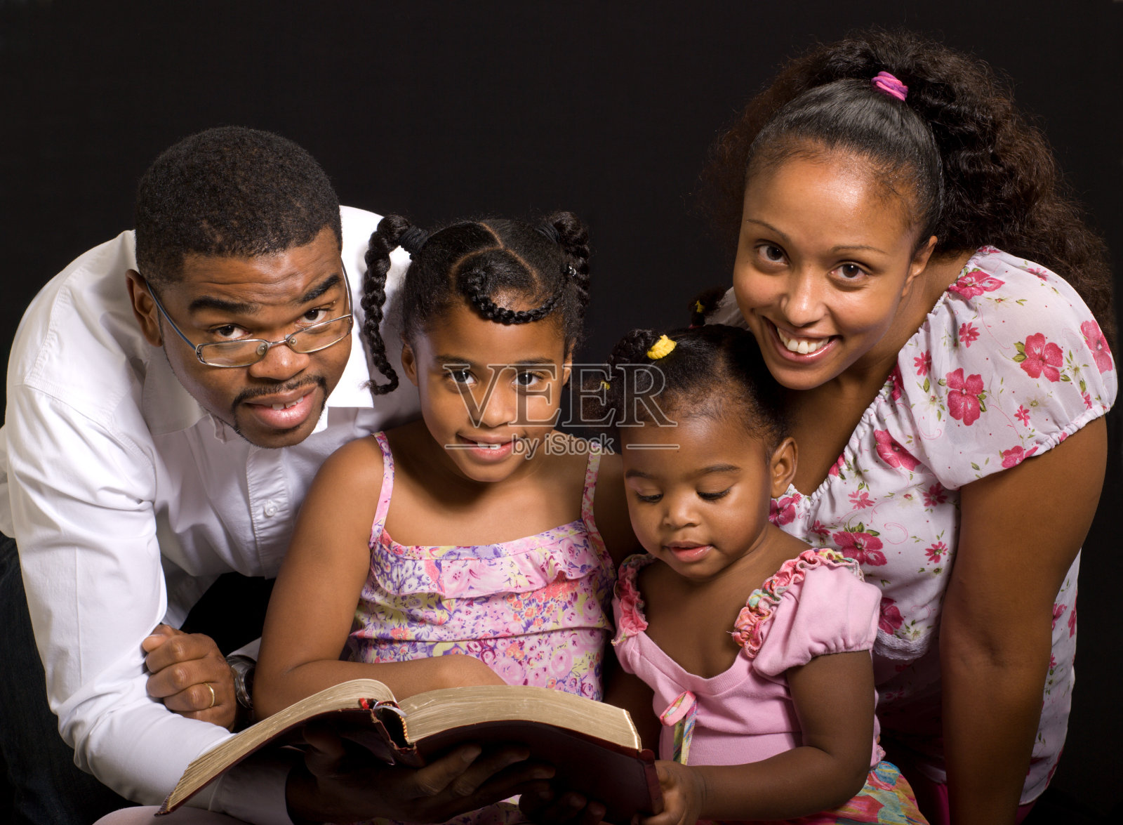 四口之家照片摄影图片