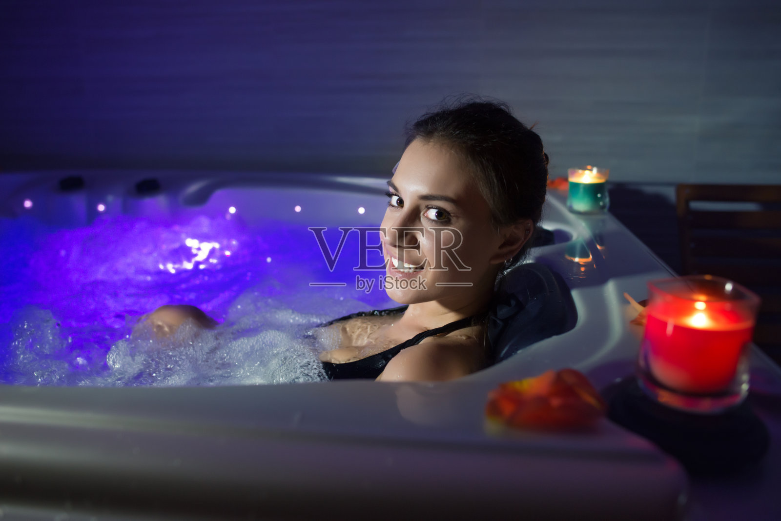 泡热水澡放松照片摄影图片