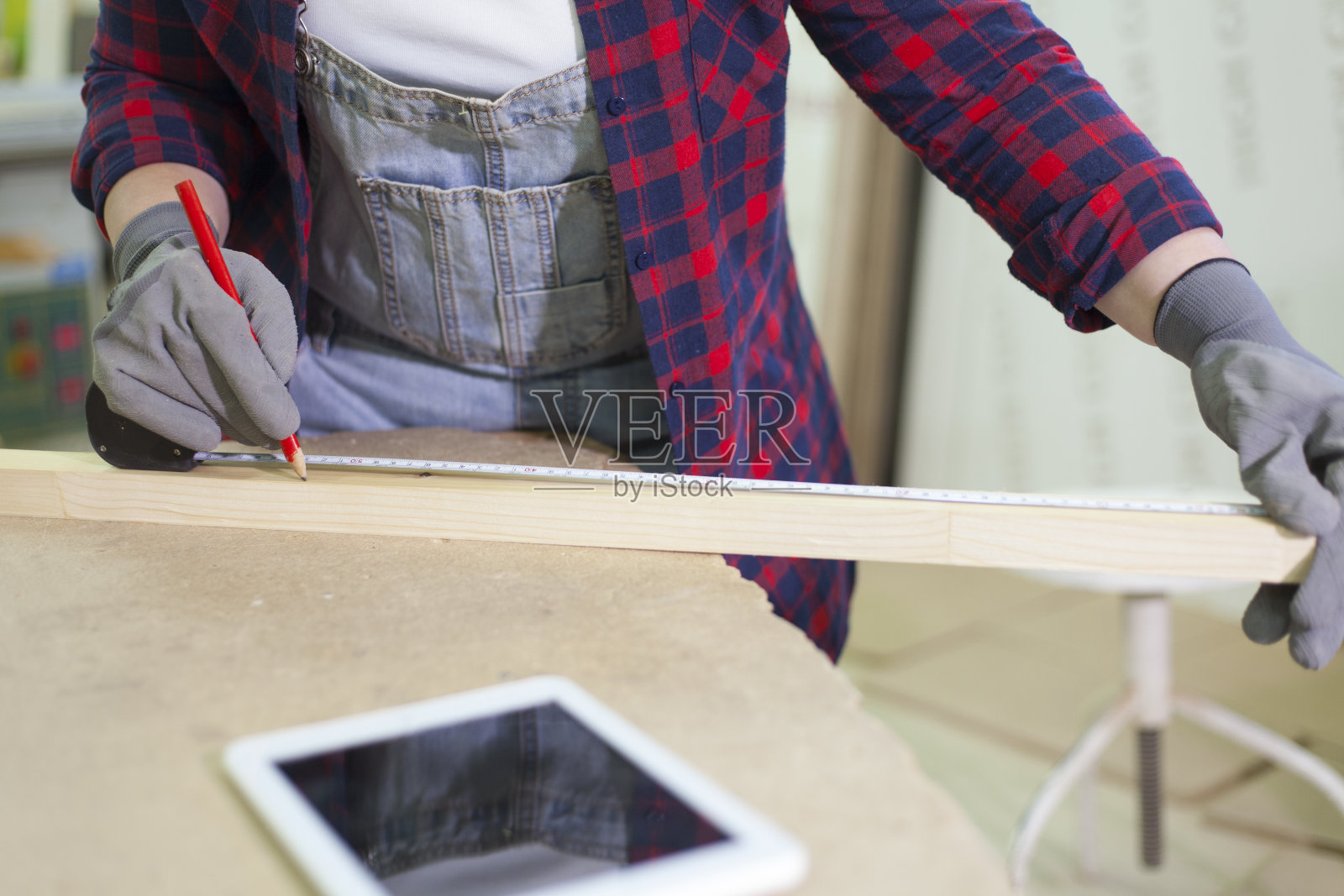 女性的木匠照片摄影图片