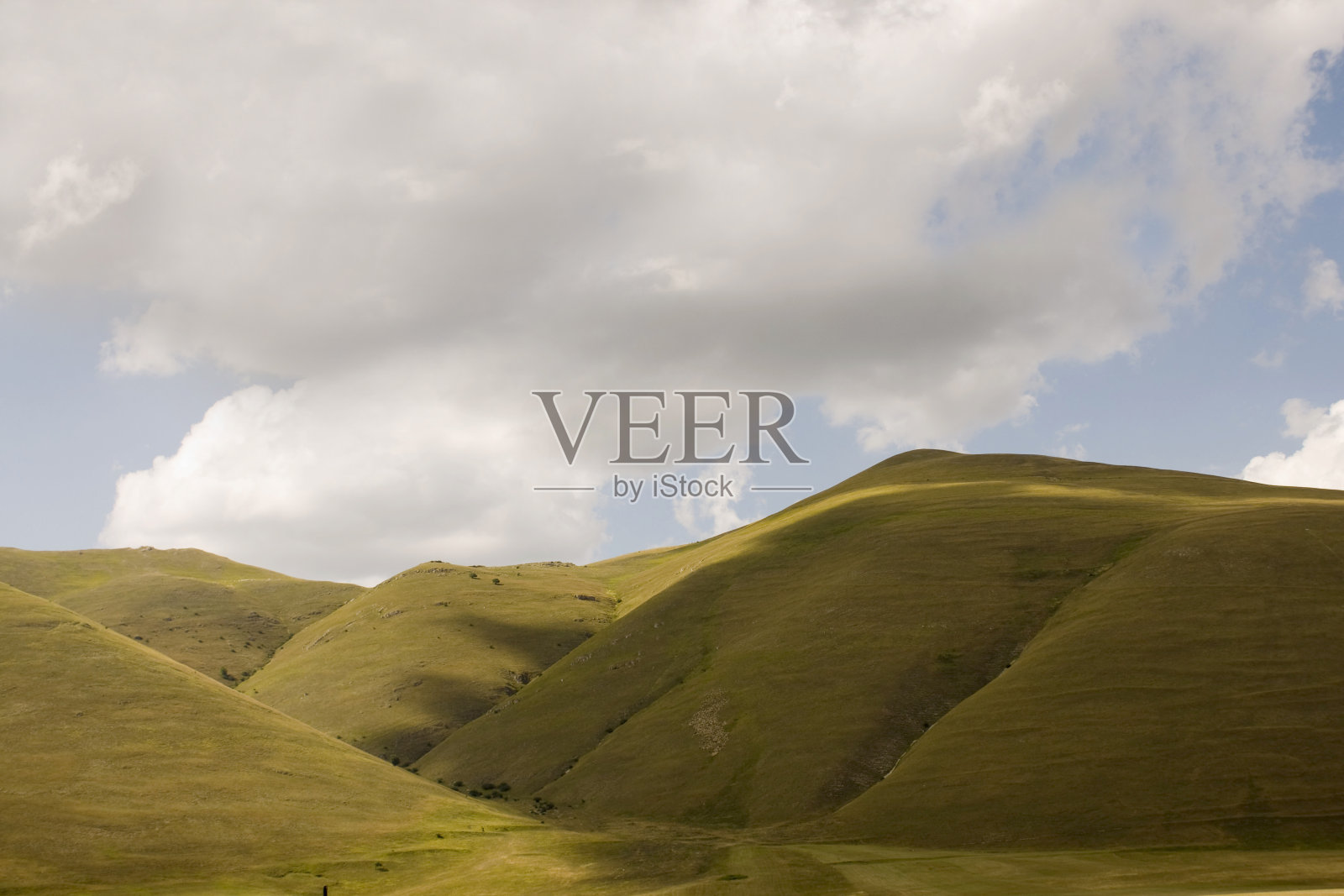 阴影在山上照片摄影图片