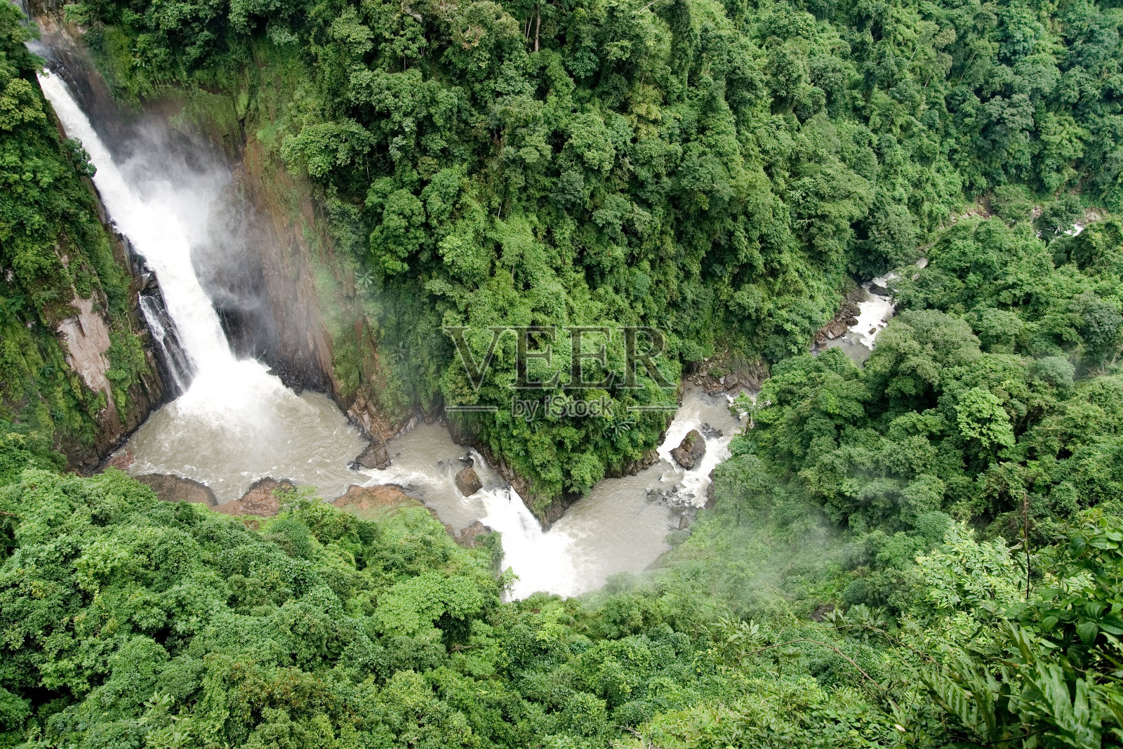 瀑布在泰国照片摄影图片