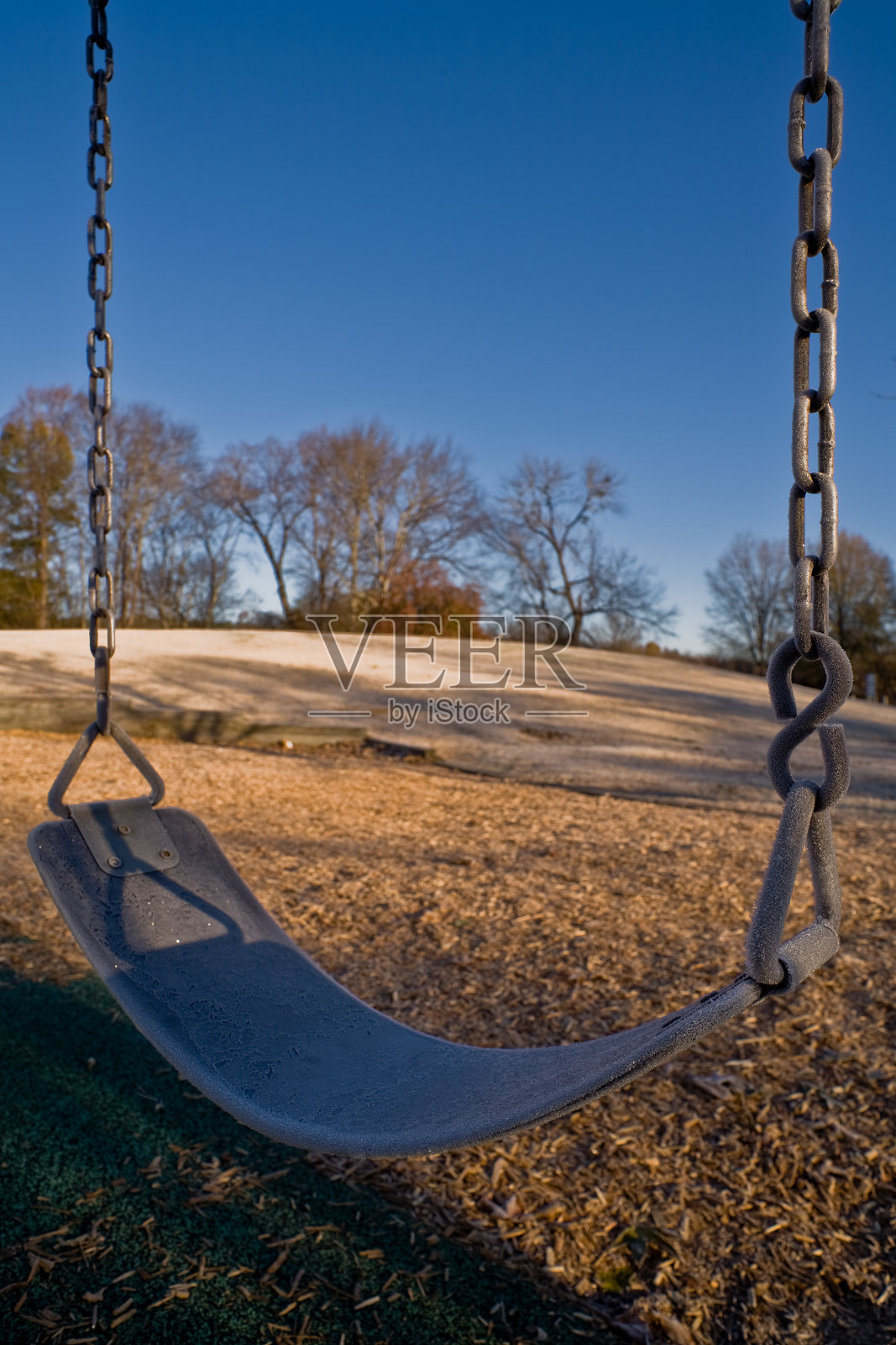 空荡的秋千特写照片摄影图片