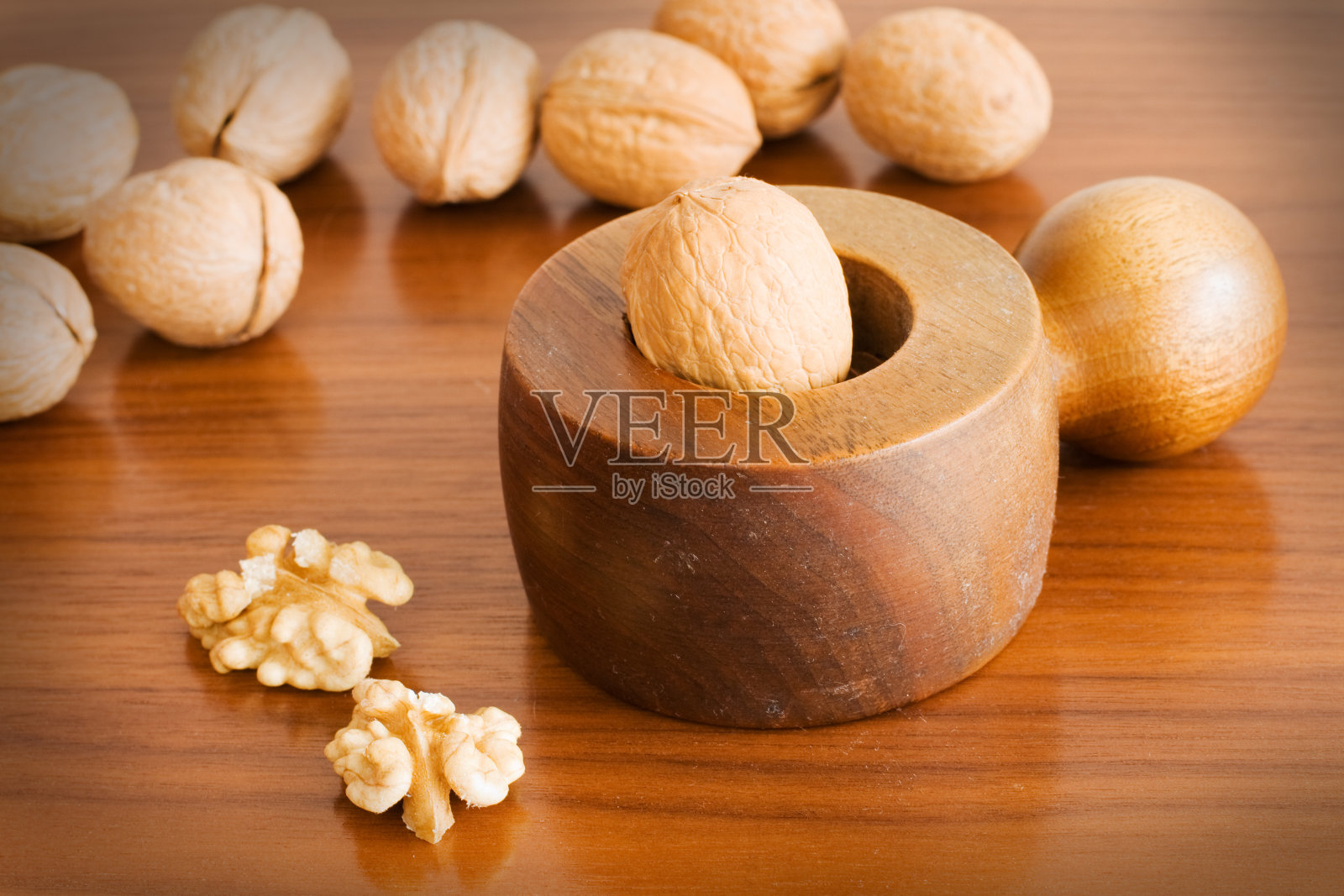 胡桃夹子和核桃照片摄影图片