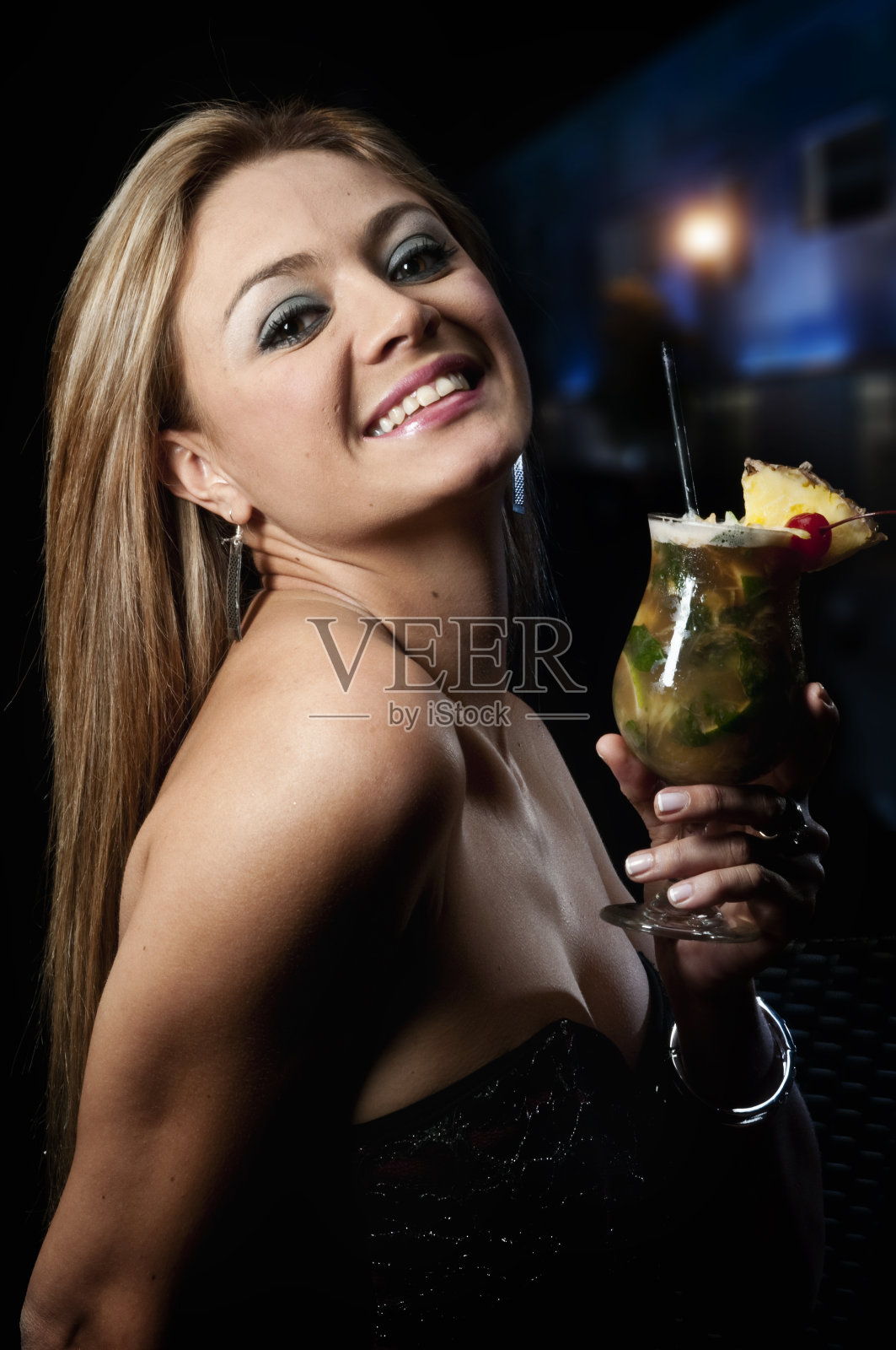 女士们晚上照片摄影图片