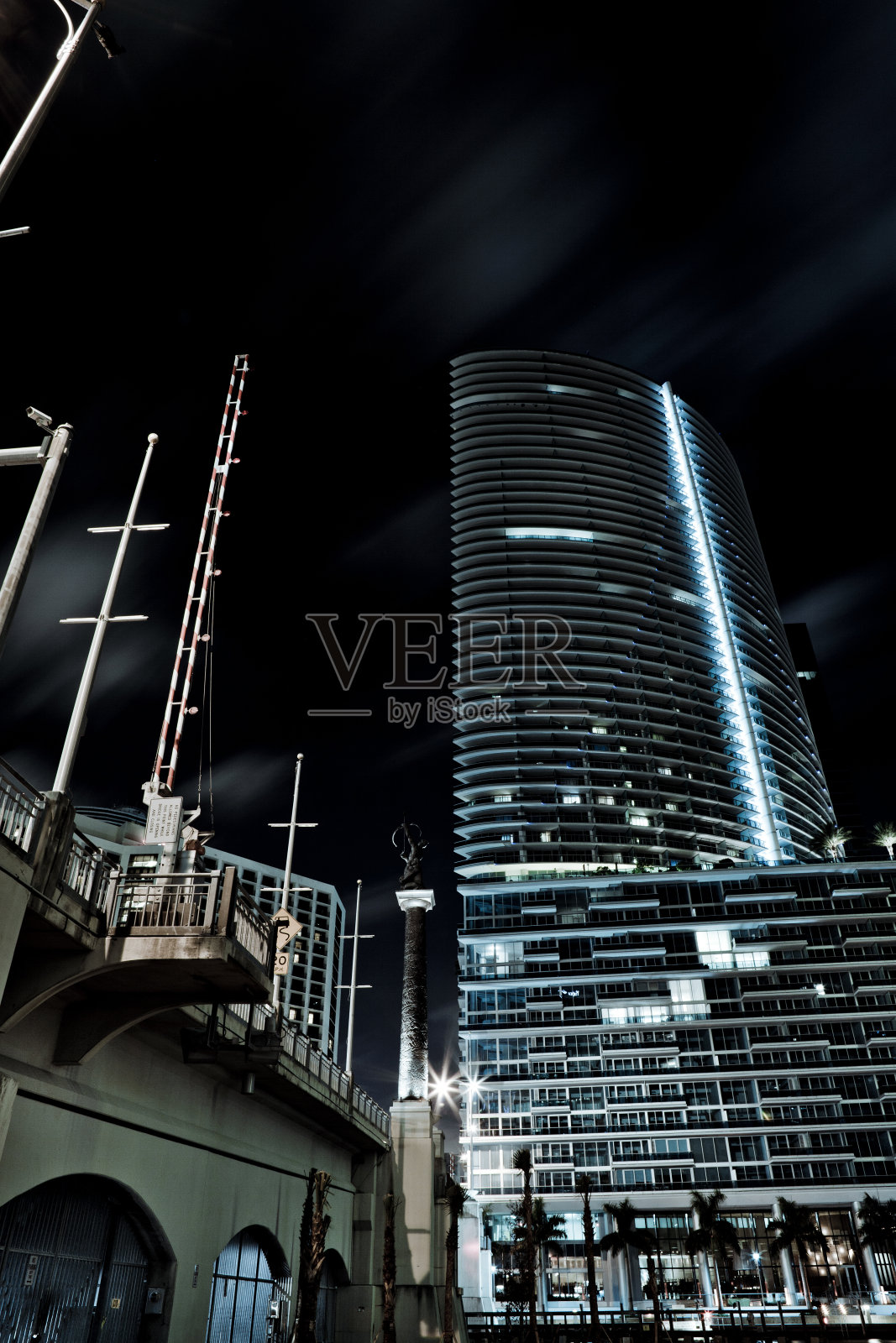 布里克尔大道大桥,迈阿密市中心照片摄影图片